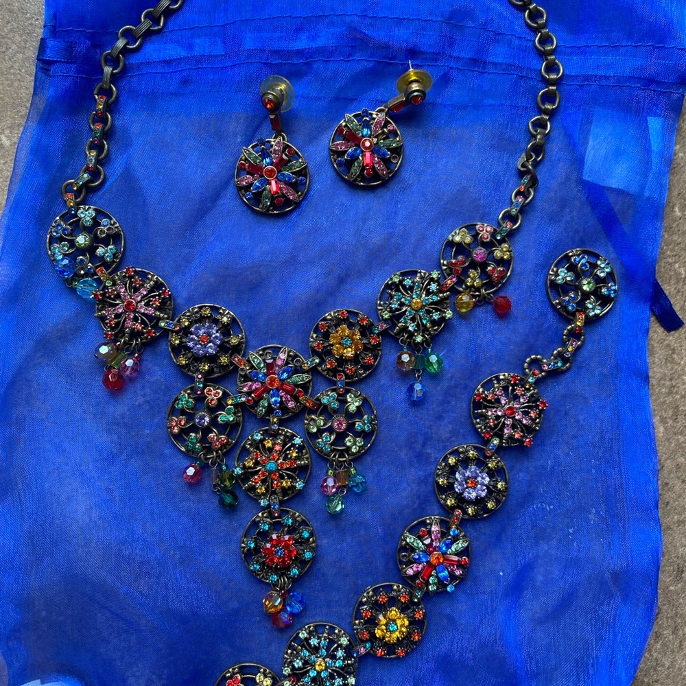 Stunning Necklace Bracelet and Earring Set